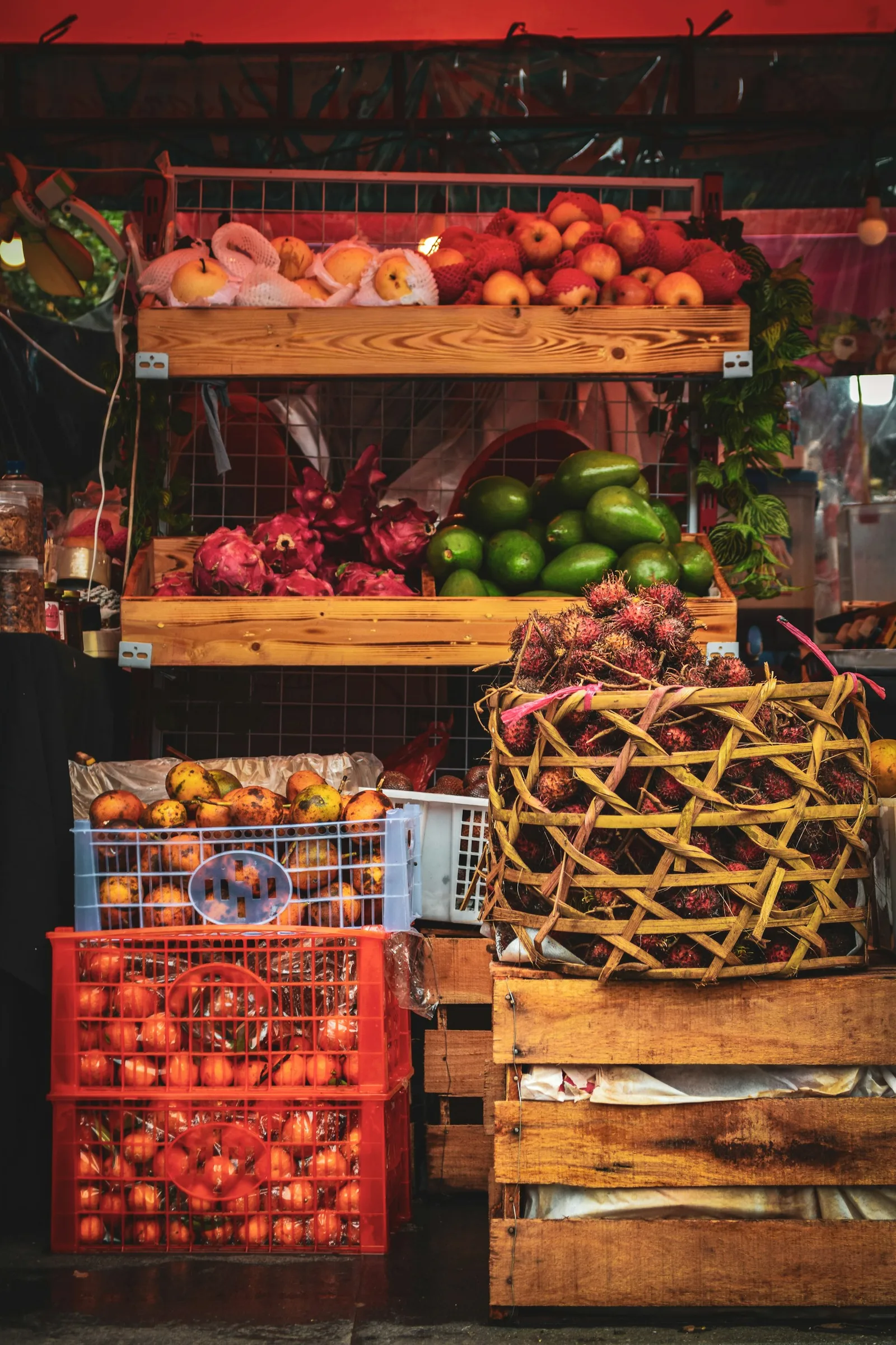 Frutas e hortícolas frescos em caixas, imagem ilustrativa